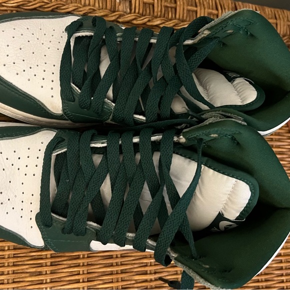 Air Jordan I Retro High OG - Picture 7 of 11